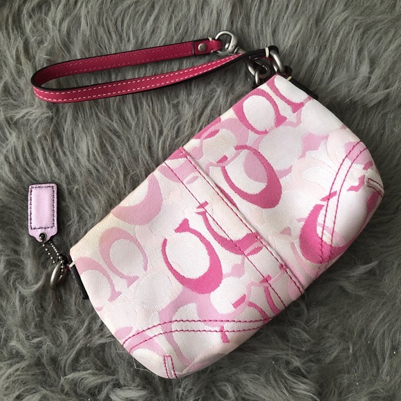 🛍2/$35 Pre-loved Coach Signature C Pink Wristlet - Picture 2 of 8